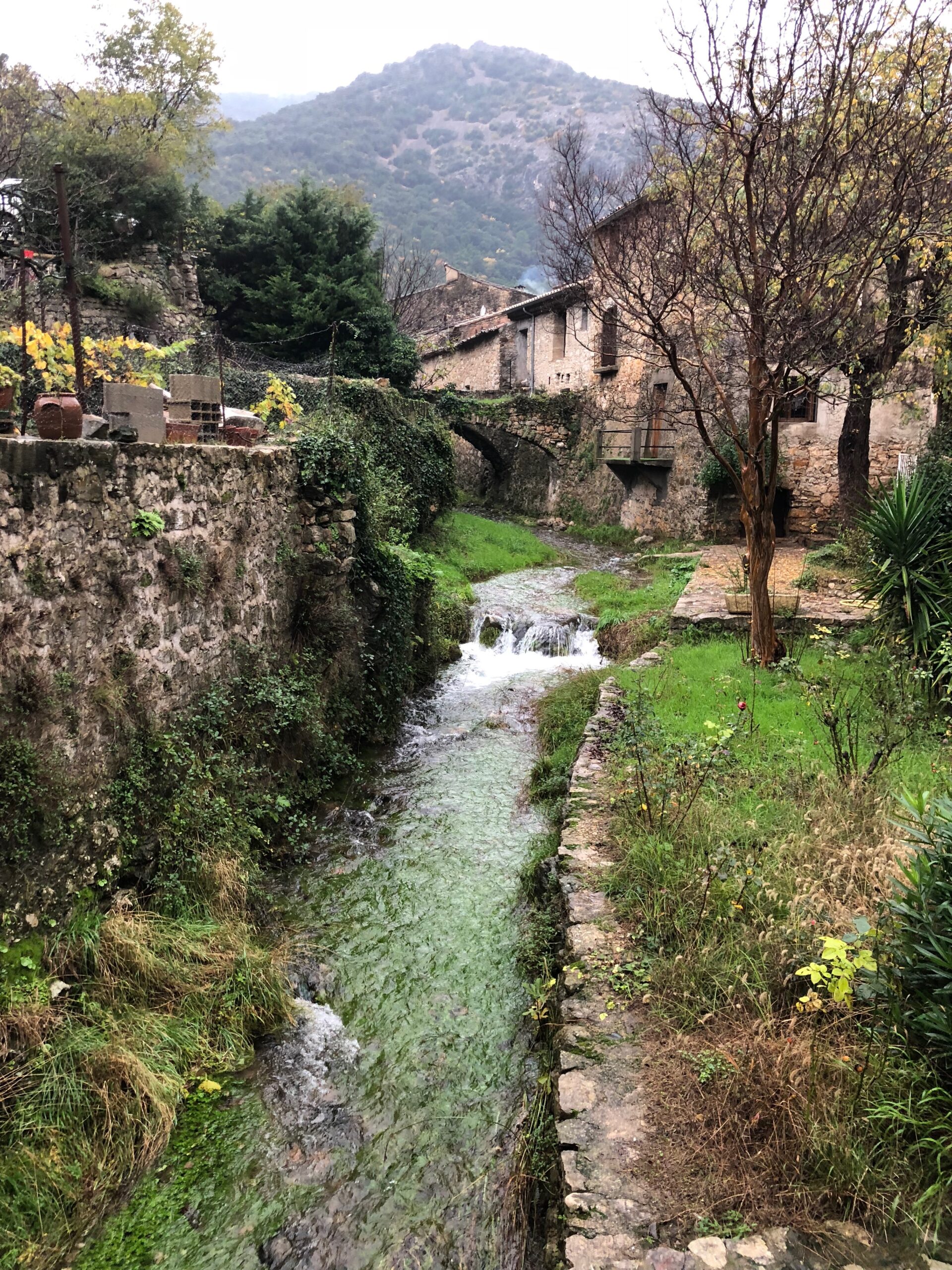 The Verdus stream and stone houses in Saint-Guilhem-le-Désert